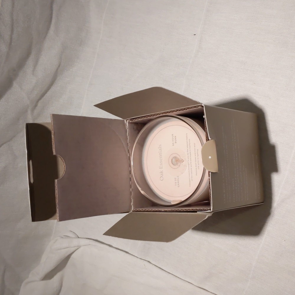*NIB* Oak Essentials Cuir Rose Candle - Picture 7 of 8